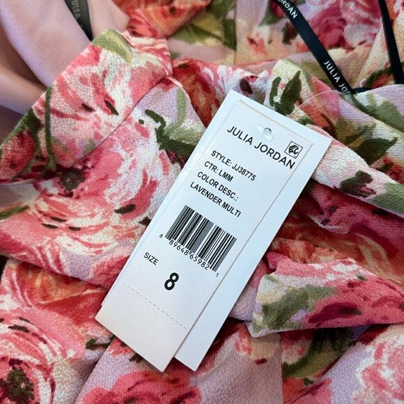 Puff Sleeve Floral Midi Dress
Julia Jordan - Picture 4 of 4